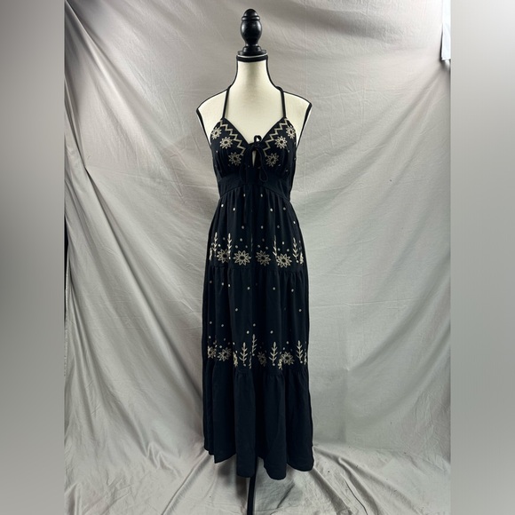 Boho Floral Embroidered Halter Dress - Picture 5 of 8